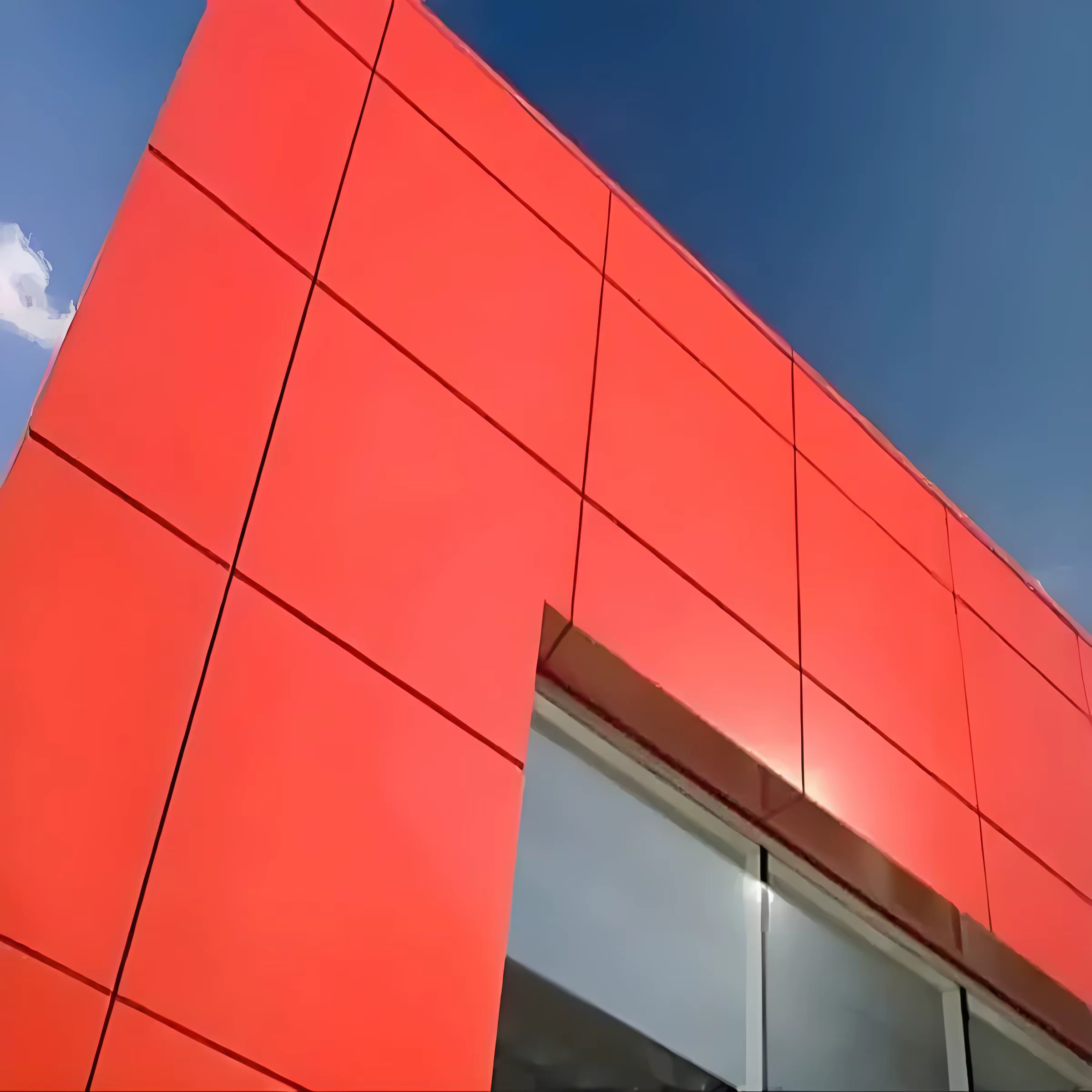 Alüminyum kompozit panel sistemleri ile modern, temiz ve güçlü cephe çözümleri sun...